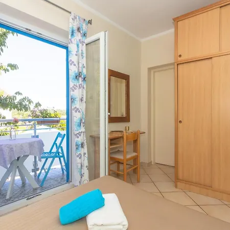 Pansion Pirat Bed & Breakfast Petrcane Exterior photo