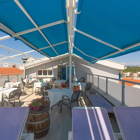 Pansion Pirat Bed & Breakfast Petrcane Exterior photo