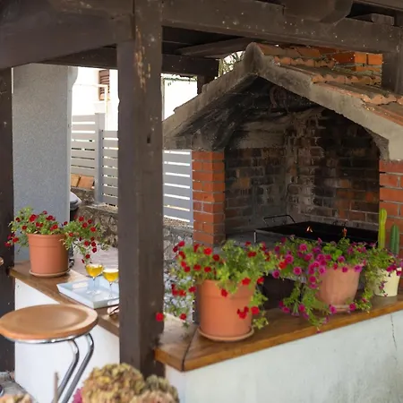 Pansion Pirat Bed & Breakfast Petrcane Exterior photo