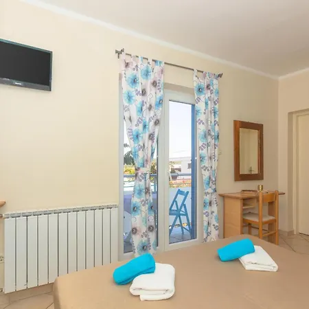 Pansion Pirat Bed & Breakfast Petrcane Room photo